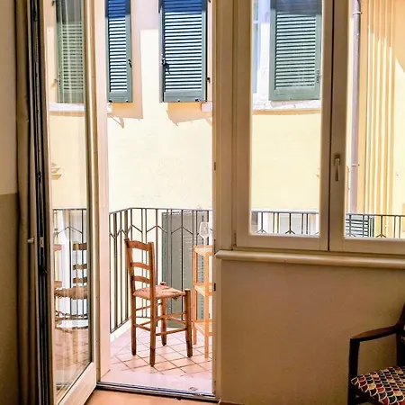 דירה 300m Dalla Stazione In Centro Storico Con Terrazza & Balcone