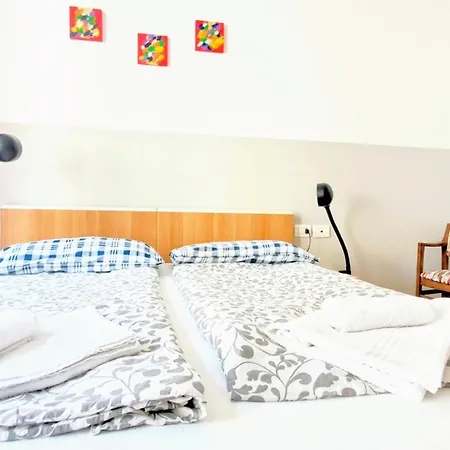 Strategico Tra I Mercatini Di Natale! Zona Centro Storico - Stazione *